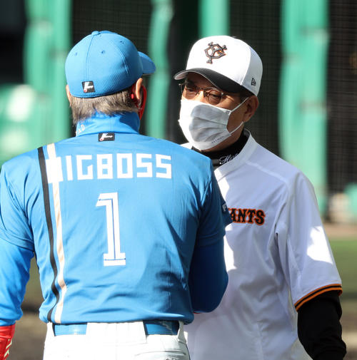 新庄剛志ビッグボスが新たなユニホーム姿を披露 背中に「1」と