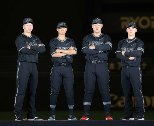 巨人】岡本和真らYohji Yamamotoとコラボユニお披露目 9・6の3連戦