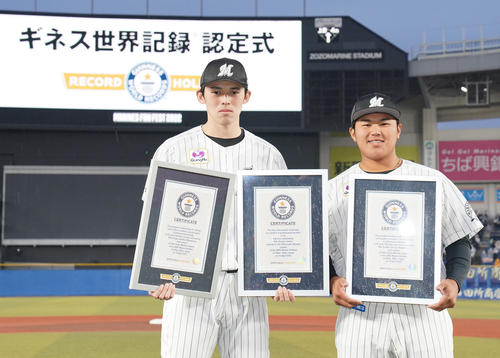 ロッテ】佐々木朗希＆松川虎生「2個もうれしい」最年少完全試合と13