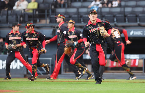 日本ハム】新庄監督プロデュースの真っ赤な襟付きド派手ユニホームで