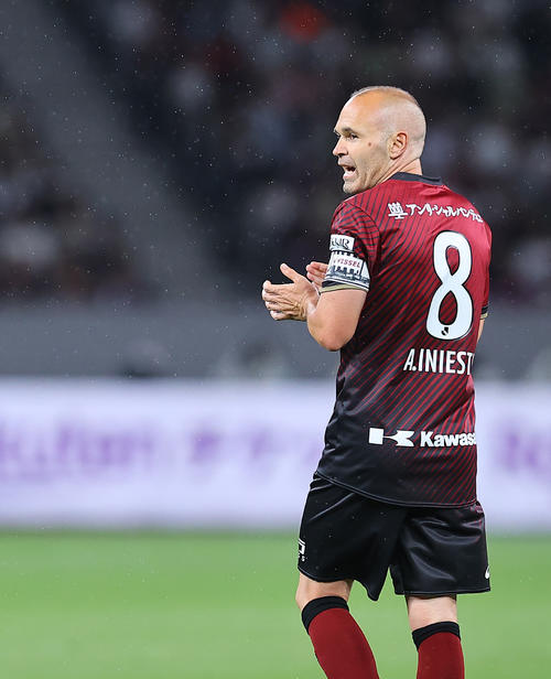 神戸】イニエスタ「ファンのためにうれしい1日」バルセロナが背番号8