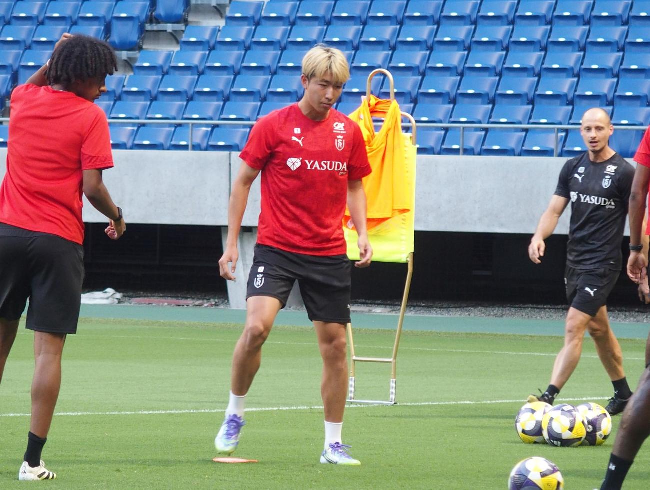 スタッド・ランス、関根大輝が先発、伊東純也はベンチ 17歳GKが先発の