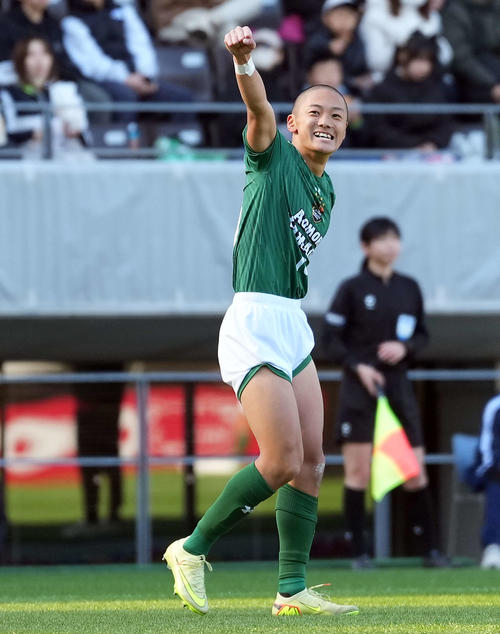 高校サッカー】青森山田5－0発進 丸刈り頭＆シャツインの杉山が先制