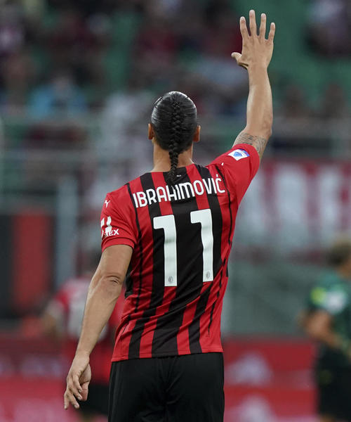 イブラヒモビッチ4カ月ぶり復帰で即ゴール、左ひざ手術 ミラン開幕3