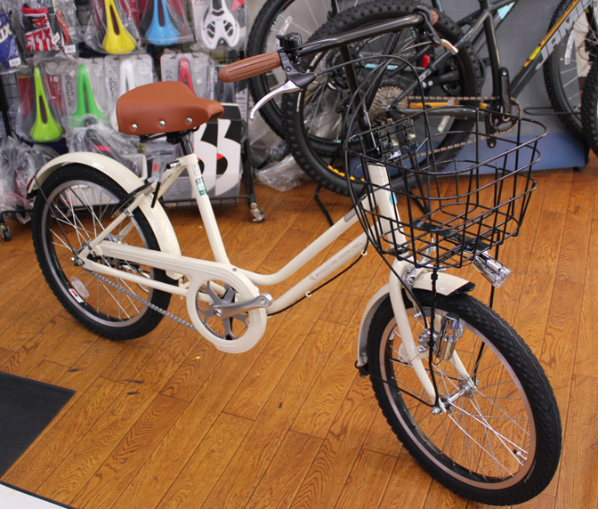 ブリヂストンのミニベロベガスのアイボリーが入荷しました。