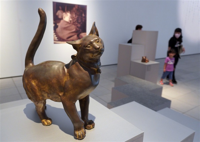 生涯愛したネコのブロンズ像、大分県立美術館にずらり 地元出身彫刻家
