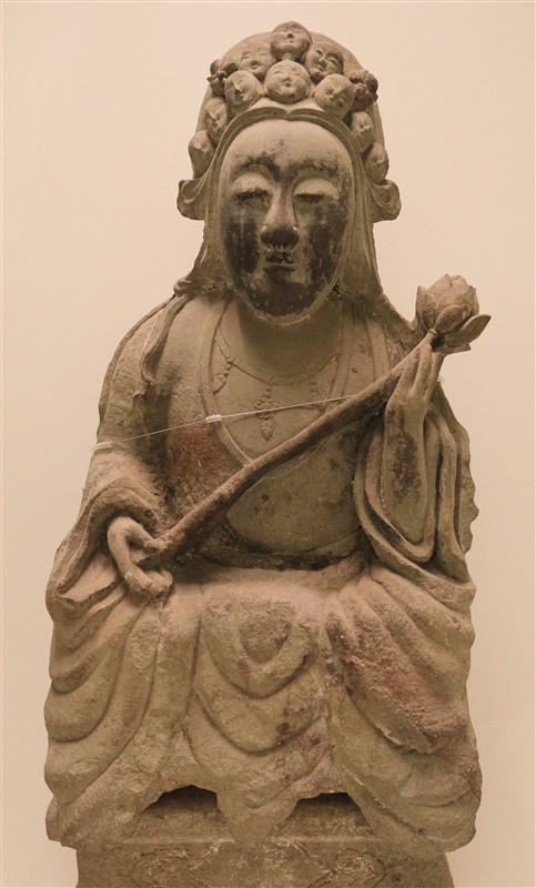 荘厳寺の「聖観音菩薩立像」は9世紀に作られたという - 対外交流と祈り