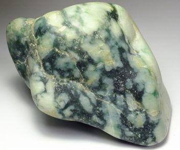 翡翠輝石(青翡翠/海翡翠) 765 糸魚川 - 鉱物標本・隕石標本販売のWeb