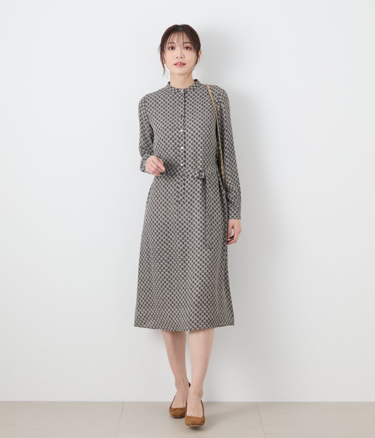 L】アーキテクスチャーモチーフプリント スタンドカラ―ワンピース