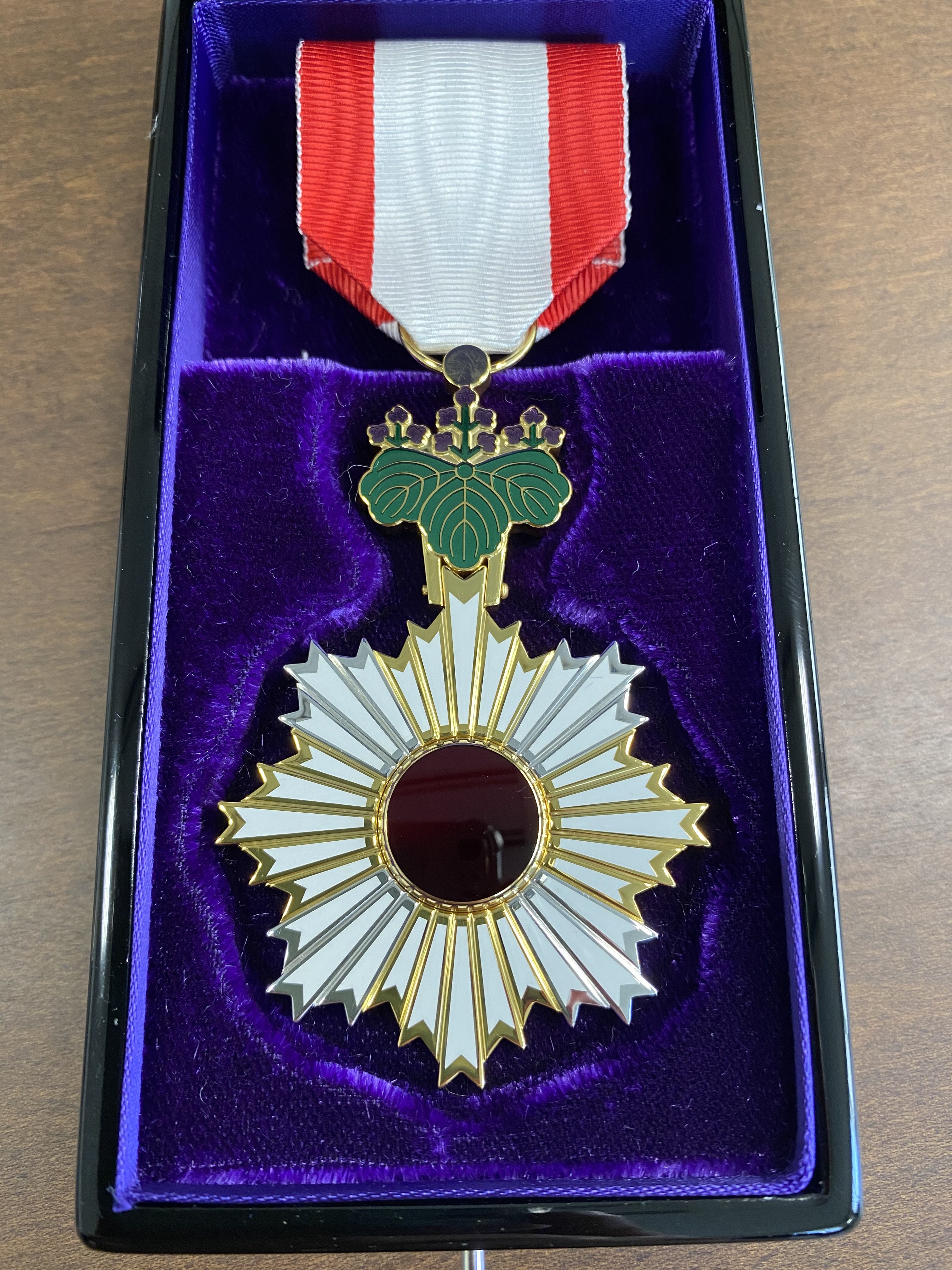 秋の叙勲 大石会長が旭日双光章を受章 – 大石膏盛堂