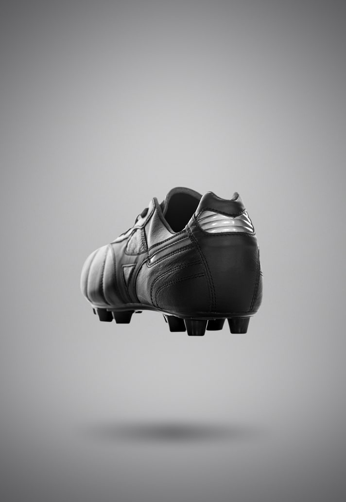 Mizuno Launch The 'Dark Iridium' Pack - SoccerBible