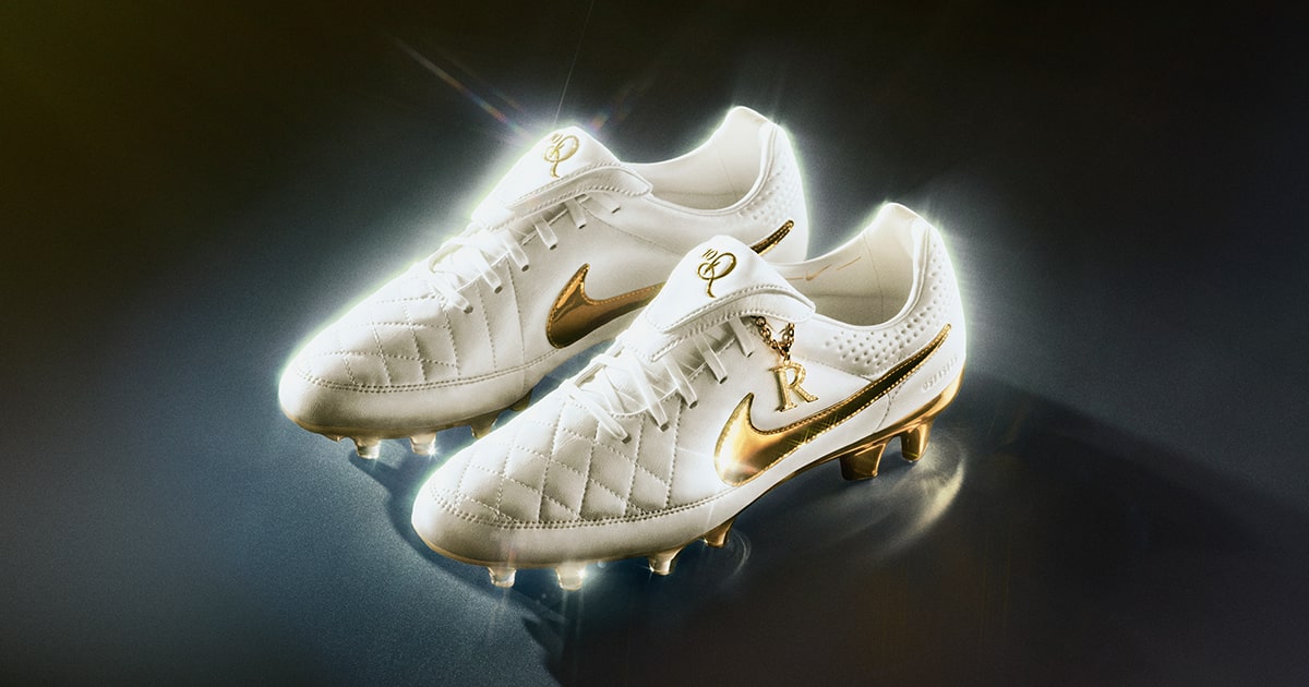 Nike Launch New R10 Tiempo Legend 'Touch Of Gold' - SoccerBible