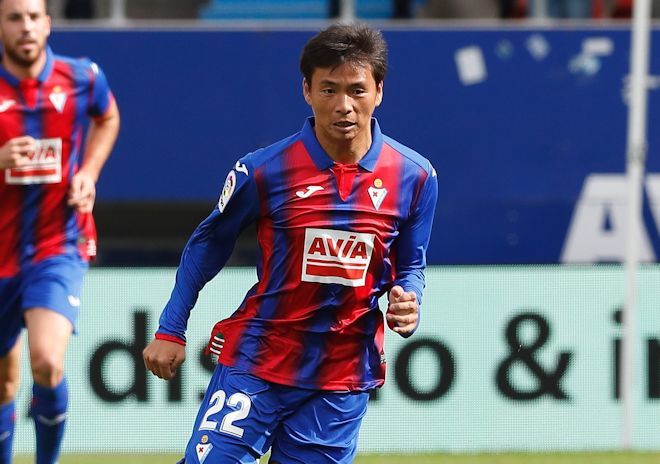 むっちゃカッコイイ」「待ち受け決定！」乾貴士が投稿したクールな