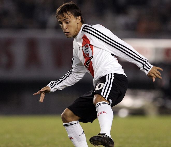 消えた逸材】メッシらと北京五輪を制した“リケルメの再来”。交通事故を