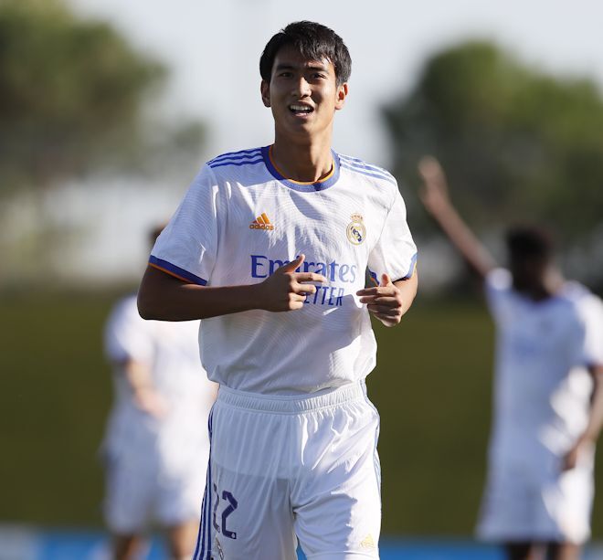 ナカイはダブルタッチの使い手だ」18歳・中井卓大の華麗な突破に