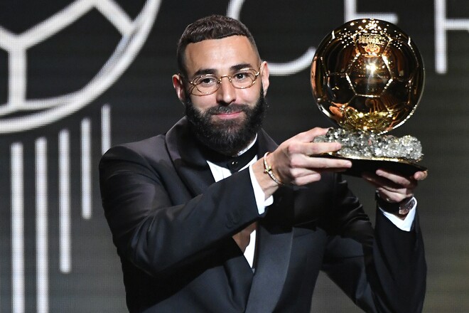 本命”ベンゼマが2022年のバロンドールを受賞！レバンドフスキらを抑え