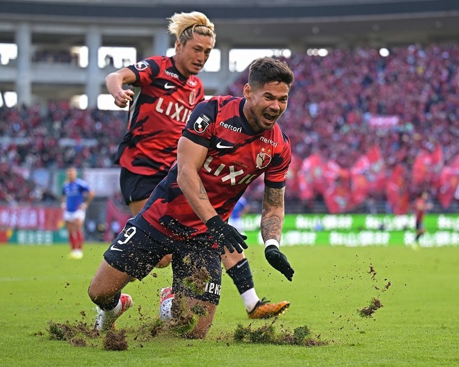 レオ・セアラの“膝スラ”「盛大にミスって痛そう」。価値ある先制弾