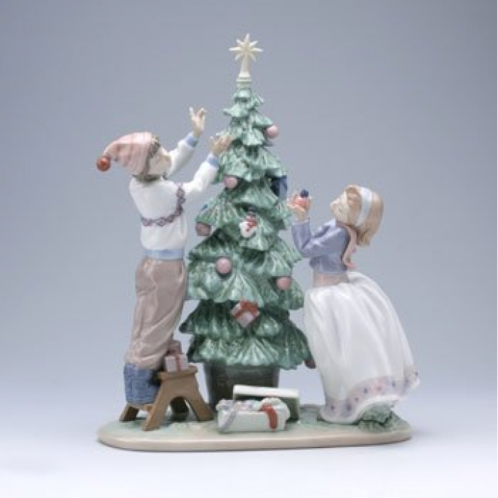 リヤドロ 05897 ツリーを飾ろう | 洋食器のSohbiネットショップ【公式】