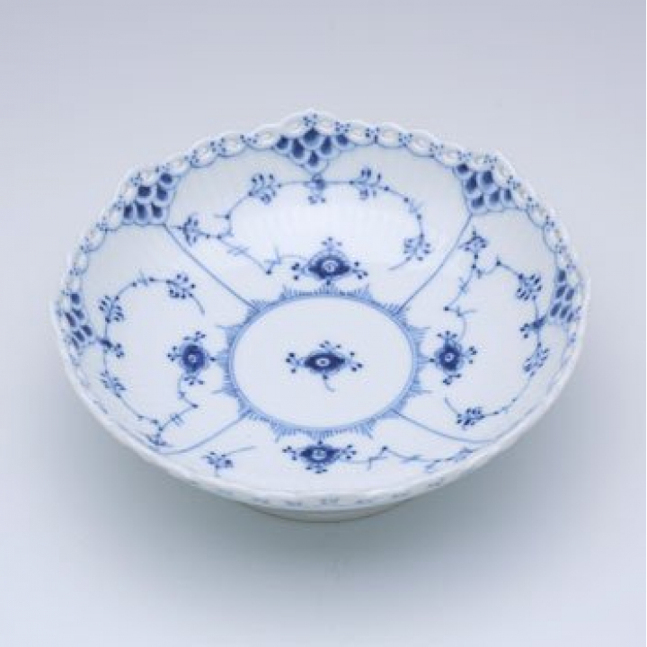 ロイヤルコペンハーゲン ブルーフルーテッドフルレース ケーキ