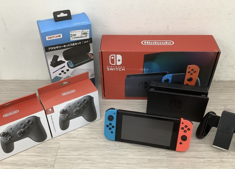 Nintendo Switch 本体 / Proコントローラー2個 / アクセサリー7点