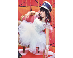 LiSAとコラボレーションしたウォークマン®とステレオヘッドホンを