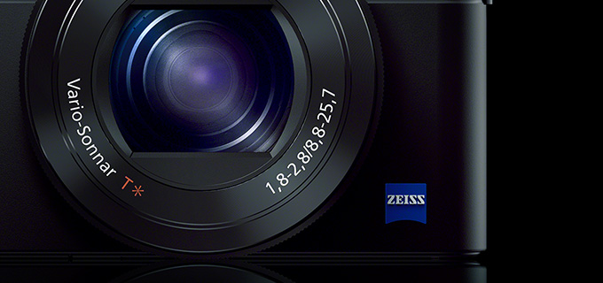 RX100III(DSC-RX100M3) 特長 : 24-70mm/F1.8-2.8レンズと大型1.0型