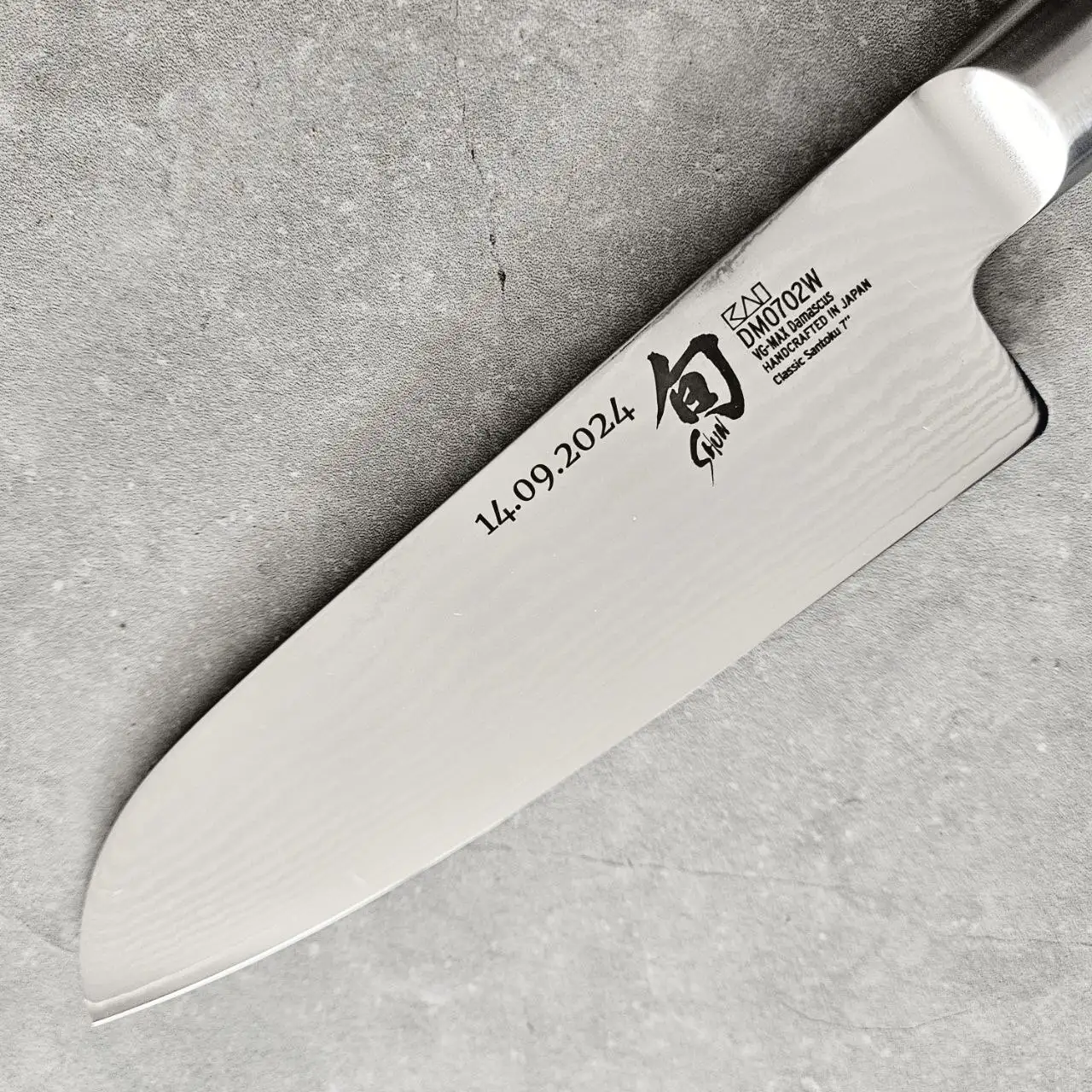 KAI Shun Classic White DM-0702W Santoku 18 cm