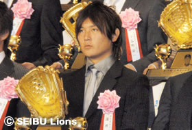 三井ゴールデン・グラブ賞」涌井投手インタビュー動画配信！ | 埼玉