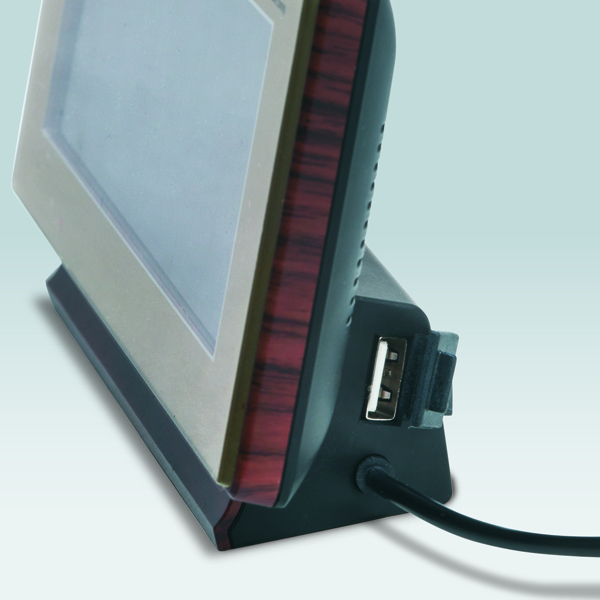 70色の液晶表示が美しいセイコー デジタル電波クロックシリーズC3に