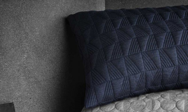 AJクッション 60×40cm / トラペズ ミッドナイトブルーFRITZ HANSEN
