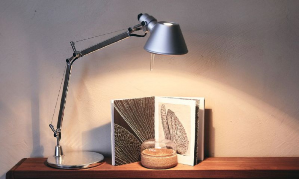 トロメオ マイクロ テーブルランプ / シルバー LEDArtemide