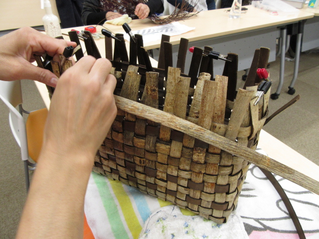 樹皮＆つるの籠編み（つるかご編み）(月）10:00 – 静岡朝日テレビ