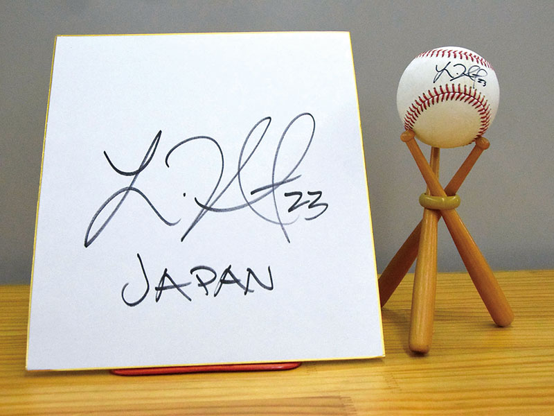 一足早いクリスマスプレゼント 「侍」ヌートバー選手の直筆サイン、母