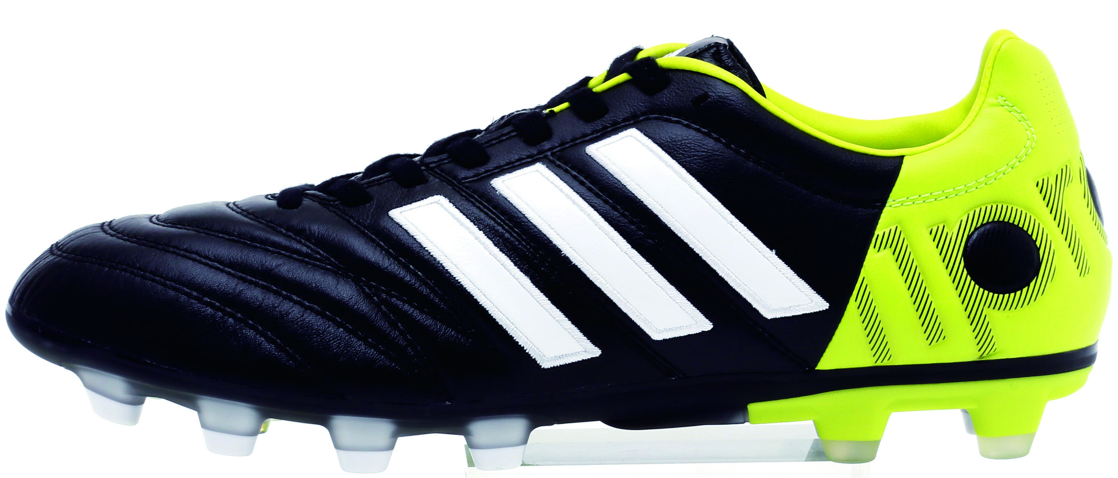 アディダスの最新スパイク 至極のフィッティング | サカイク