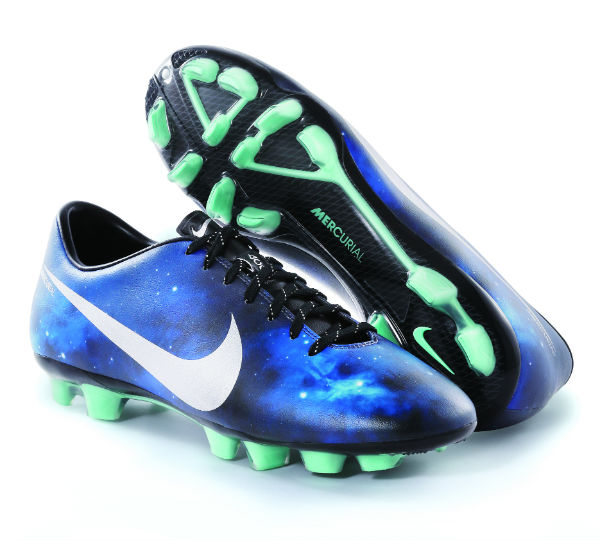 ナイキ発！強烈な存在感を放つ最新のスパイクが登場 | サカイク