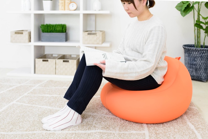 パウダービーズと高伸縮性生地で体にフィット。クッションにもなる