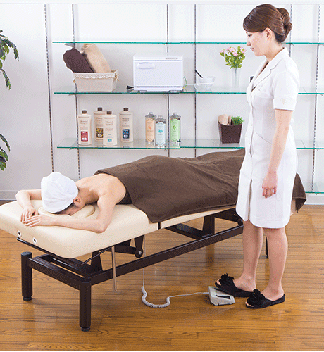 施術者の負担を大きく削減！電動昇降ベッドシリーズ | 業務用エステ