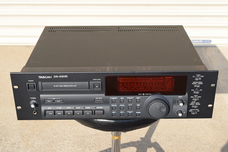 中古機材 新入荷 TASCAM DA-45HR 業務用DATプレーヤー 24BIT