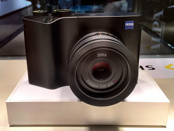 Zeiss-ZX1-1-web_0.jpg