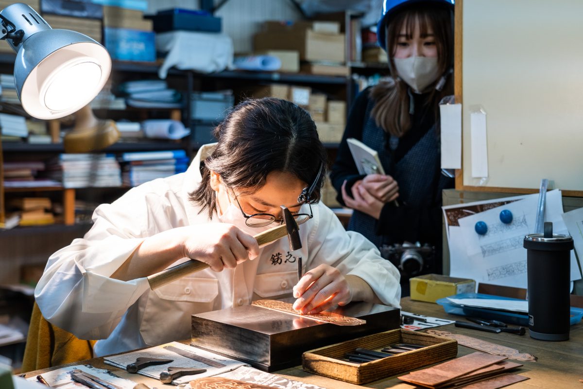 日常を飾る、煌びやかな錺金具の世界！親子2世代で新たなチャレンジを