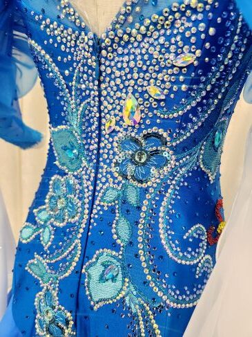 試着・レンタル・購入】ロイヤルブルーに白のグラデーション