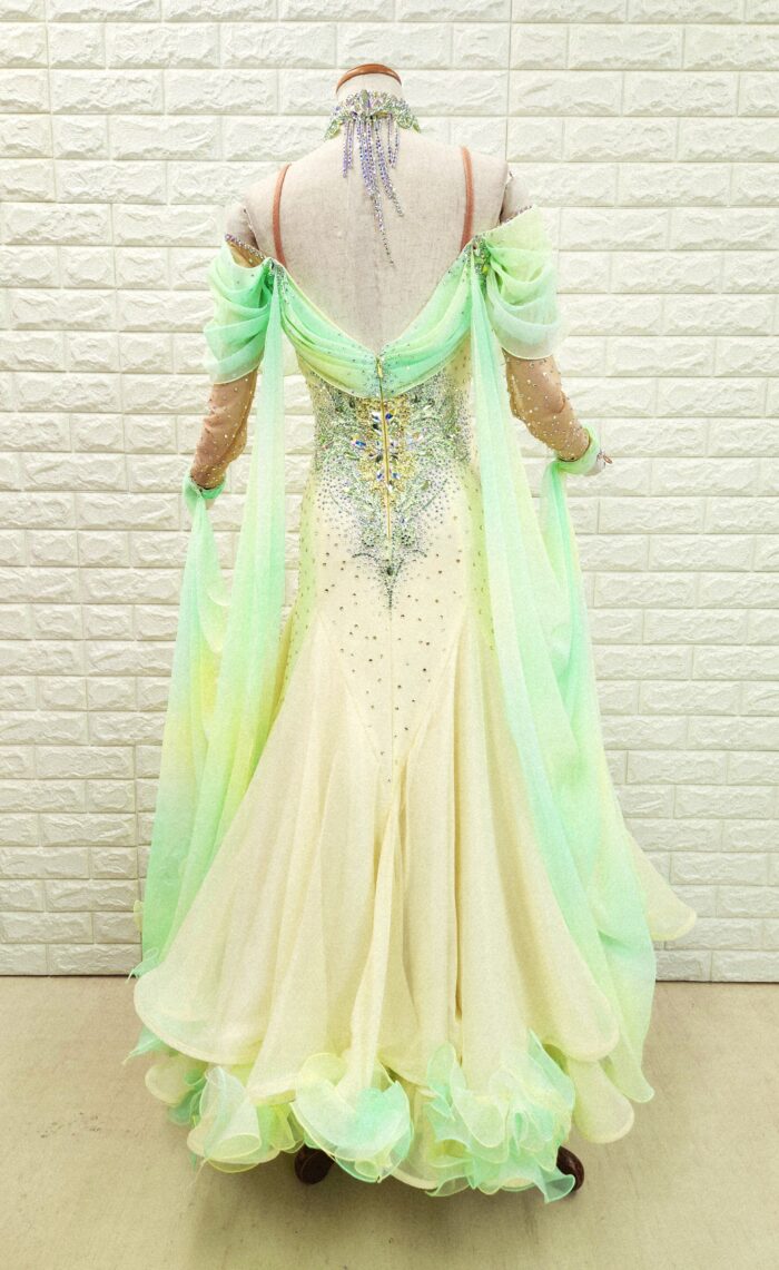 試着・レンタル・購入】社交ダンスドレス クリーム SMサイズ