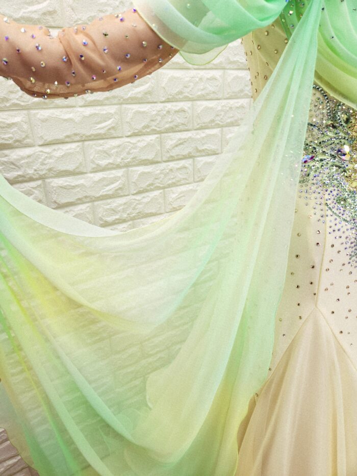 試着・レンタル・購入】社交ダンスドレス クリーム SMサイズ