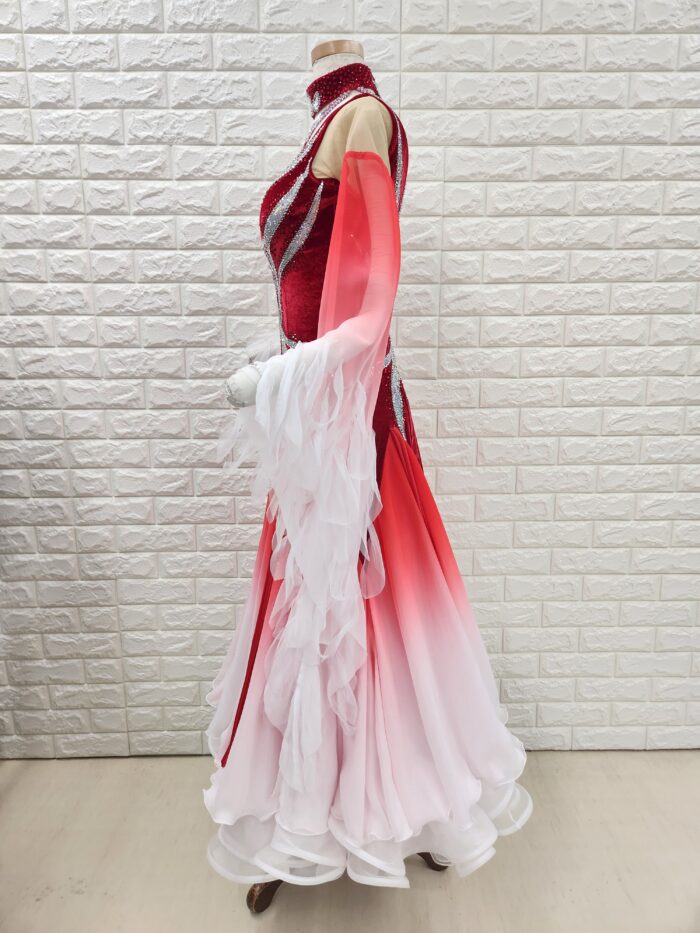 未使用に近い社交ダンス用赤と白のドレス サイズS~M