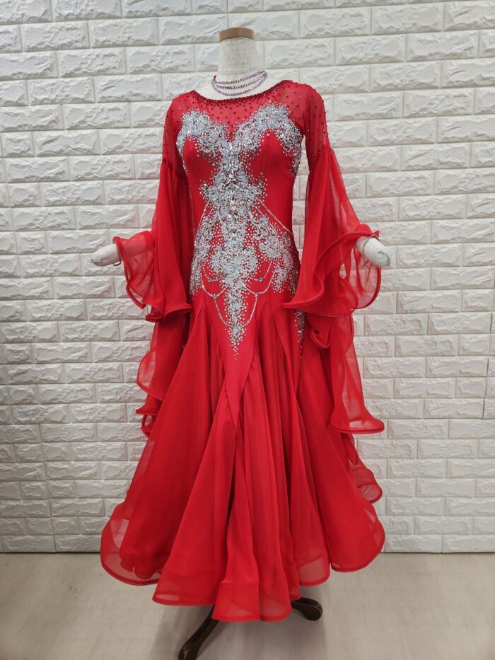 専門店が紹介する「高級社交ダンスドレス10選」！高級ドレスならではの