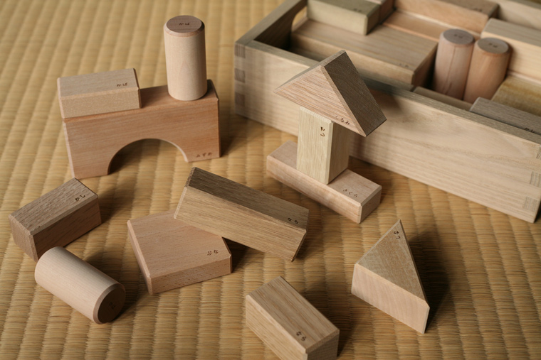 オークヴィレッジ - 無垢材の積み木セット 全国送料無料 | 職人.com