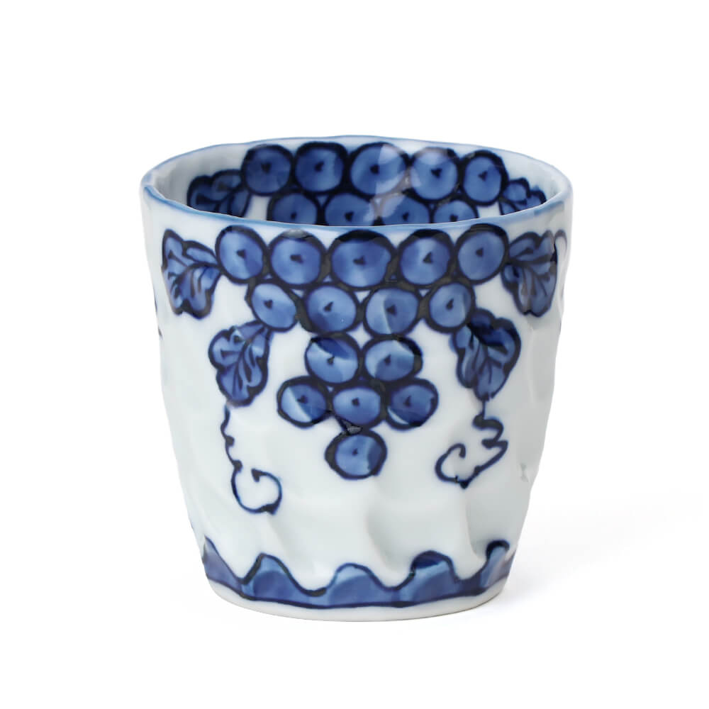 染付葡萄絵 湯呑 ｜ 有田焼の源右衛門窯公式オンラインショップ