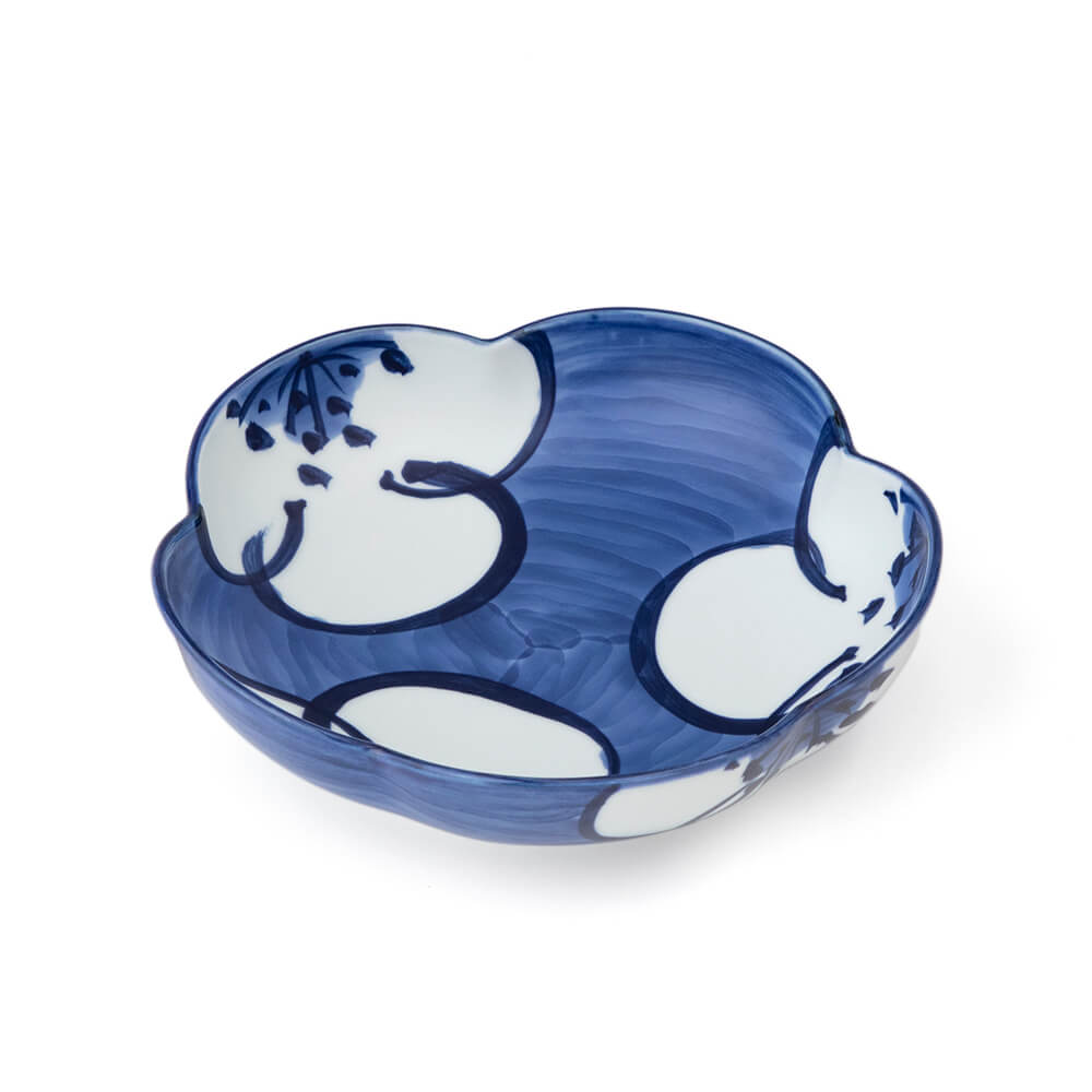 染付梅絵 鉢（梅型） ｜ 有田焼の源右衛門窯公式オンラインショップ