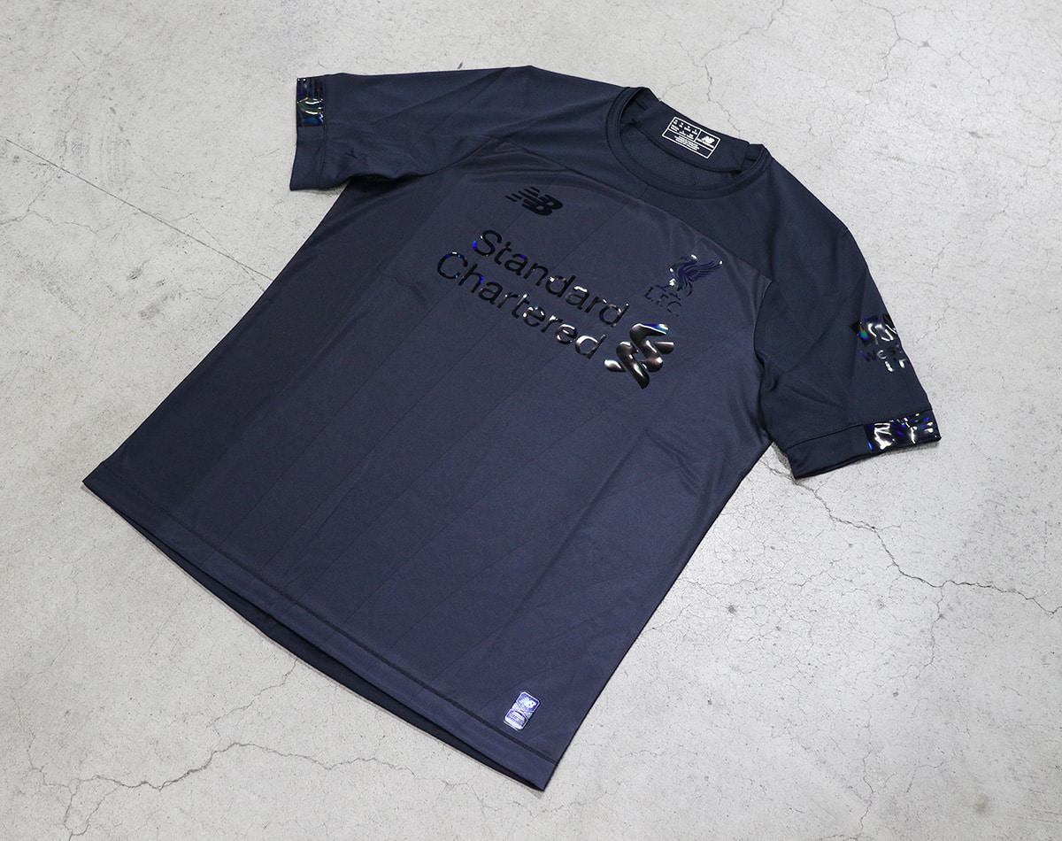 ニューバランス ”リバプールFC 19-20限定ブラックアウト ユニフォーム