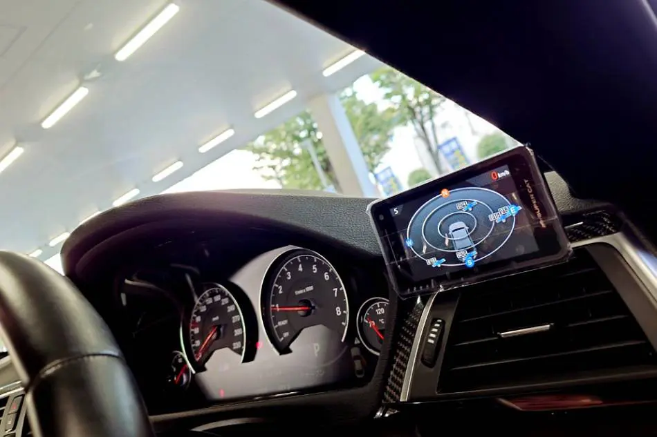 レーダーレーザー探知機ZK3100をBMW F82M4へお取付けしました